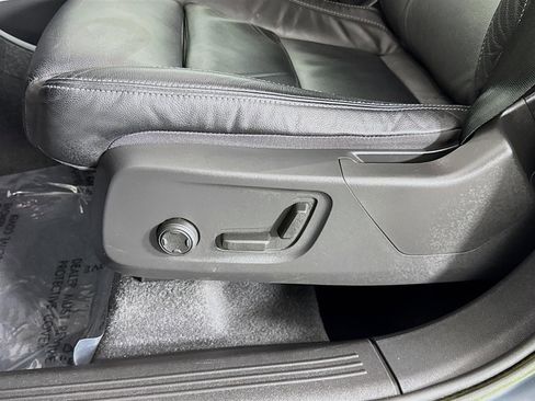 Used 2023 Volvo XC40 B5 Plus w/ Driver Assist Package image 23