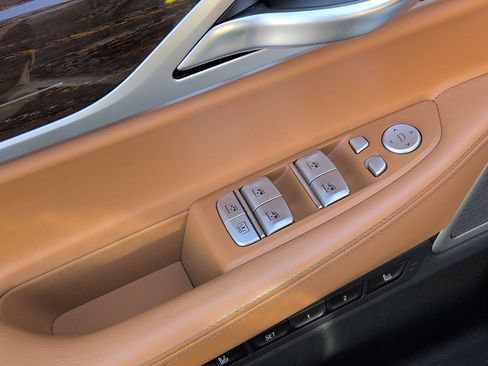 Used 2020 BMW 740i w/ M Sport Package image 15