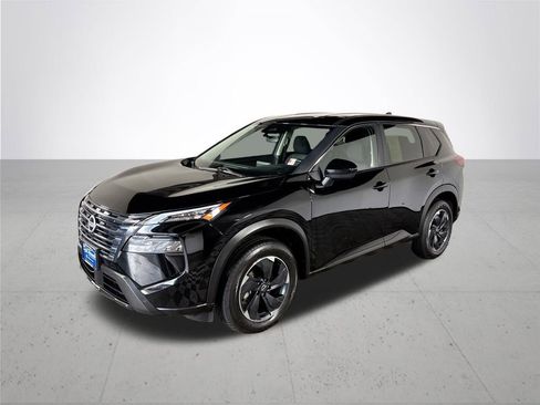 Used 2024 Nissan Rogue SV image 2