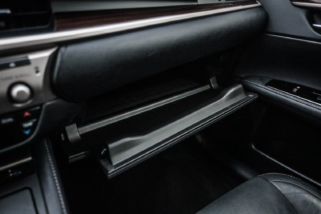 Used 2016 Lexus ES 300h w/ Luxury Package w/Wood Trim FWD image 58