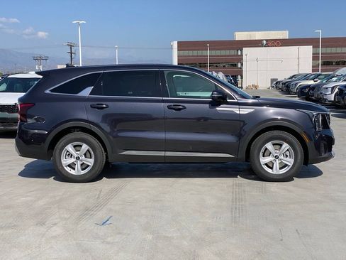 New 2026 Kia Sorento LX FWD image 2