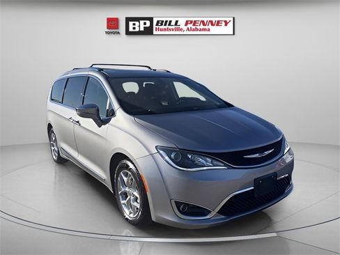 Used 2018 Chrysler Pacifica Limited image 5