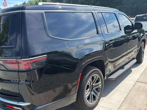 Used 2024 Jeep Wagoneer L Series II w/ Flexible Seating Group AWD/4WD image 3