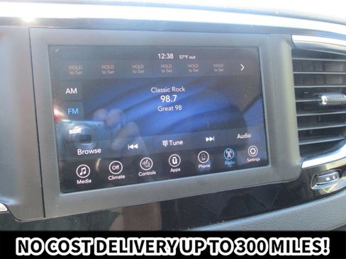 Used 2020 Chrysler Pacifica Touring-L FWD image 22
