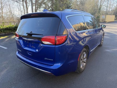 Used 2018 Chrysler Pacifica Limited w/ Advanced Safetytec Group image 5