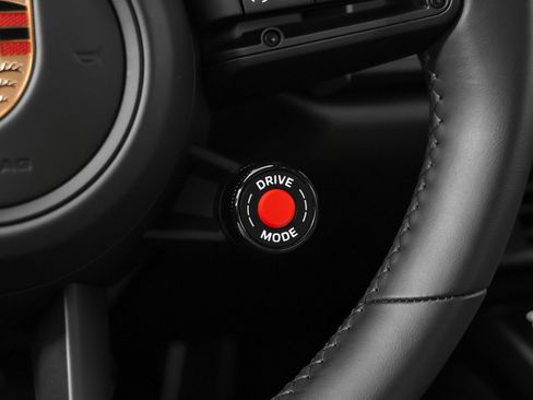 Used 2025 Porsche 911 Carrera w/ Premium Package image 37