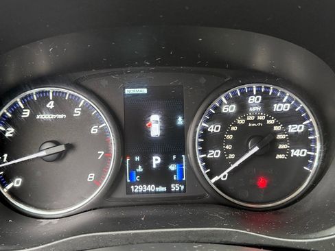 Used 2020 Mitsubishi Outlander SE image 28