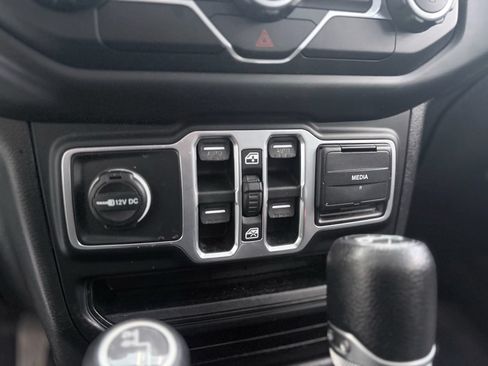 Used 2018 Jeep Wrangler Unlimited Sport S AWD/4WD image 28