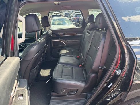 Certified 2024 Kia Telluride LX FWD image 9