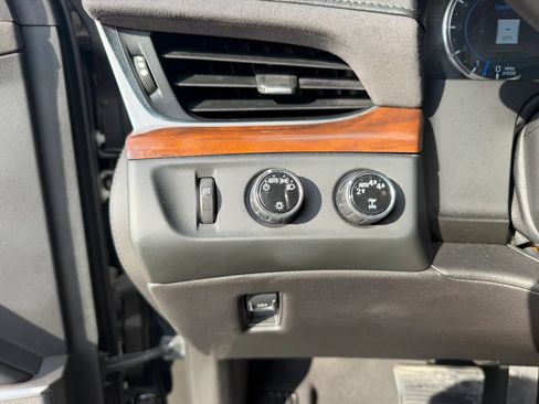 Used 2019 Cadillac Escalade Premium Luxury AWD/4WD image 99