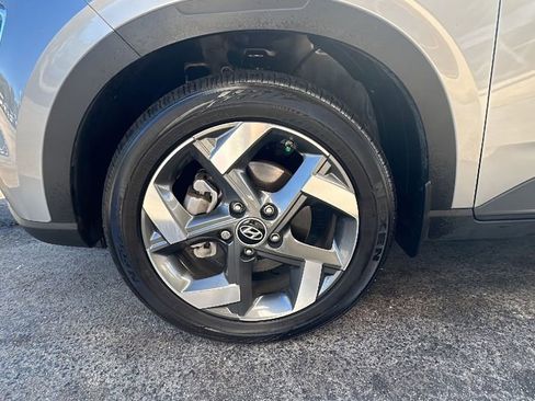 Used 2024 Hyundai Venue SEL image 10