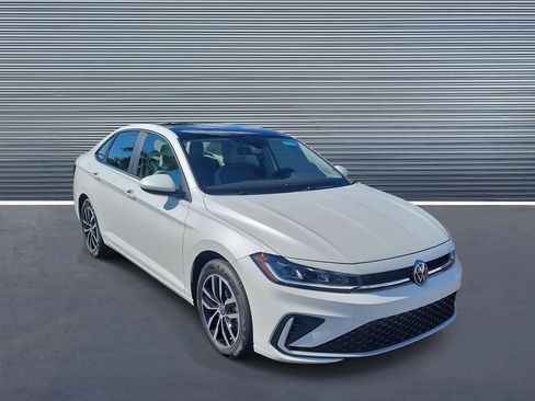 New 2025 Volkswagen Jetta SE image 2