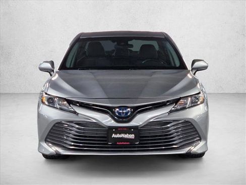 Used 2019 Toyota Camry LE image 2