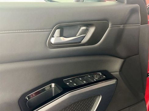 Used 2025 Nissan Pathfinder SL w/ SL Premium Package image 18