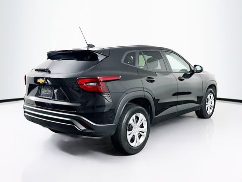 Used 2025 Chevrolet Trax LS image 9