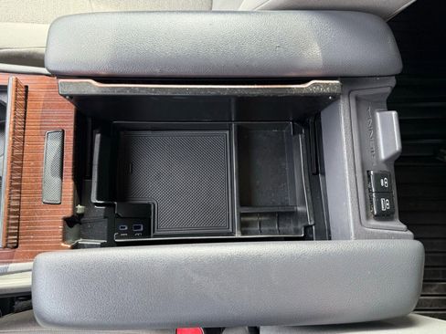 Used 2022 Toyota Sienna LE FWD image 61