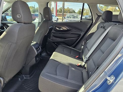 Used 2024 GMC Terrain SLE w/ Driver Convenience Package image 4