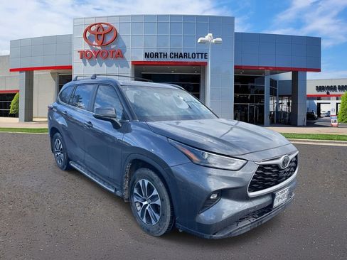 Used 2023 Toyota Highlander XLE image 1