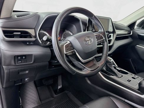 Used 2023 Toyota Highlander XLE FWD image 5