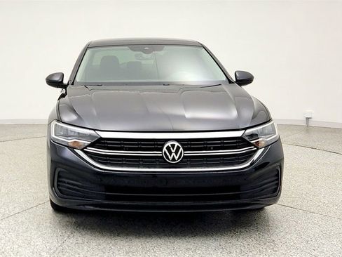 Used 2023 Volkswagen Jetta SE w/ Panoramic Sunroof Package image 2