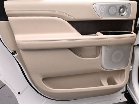 Used 2021 Lincoln Navigator L Reserve w/ Luxury Package image 14