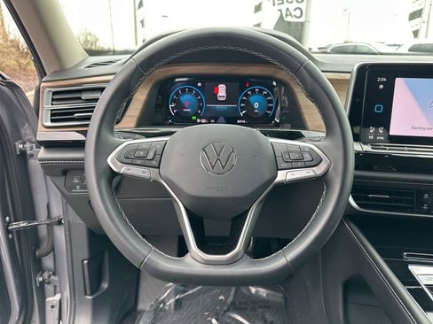 Used 2024 Volkswagen Atlas SE image 47