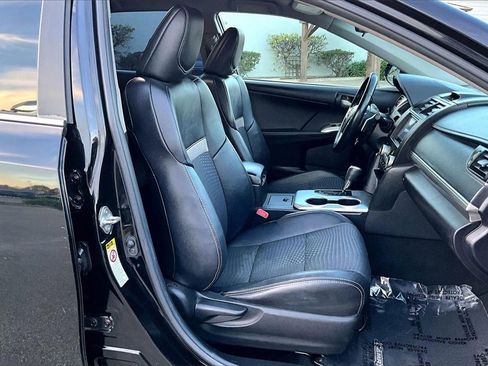 Used 2014 Toyota Camry SE image 29