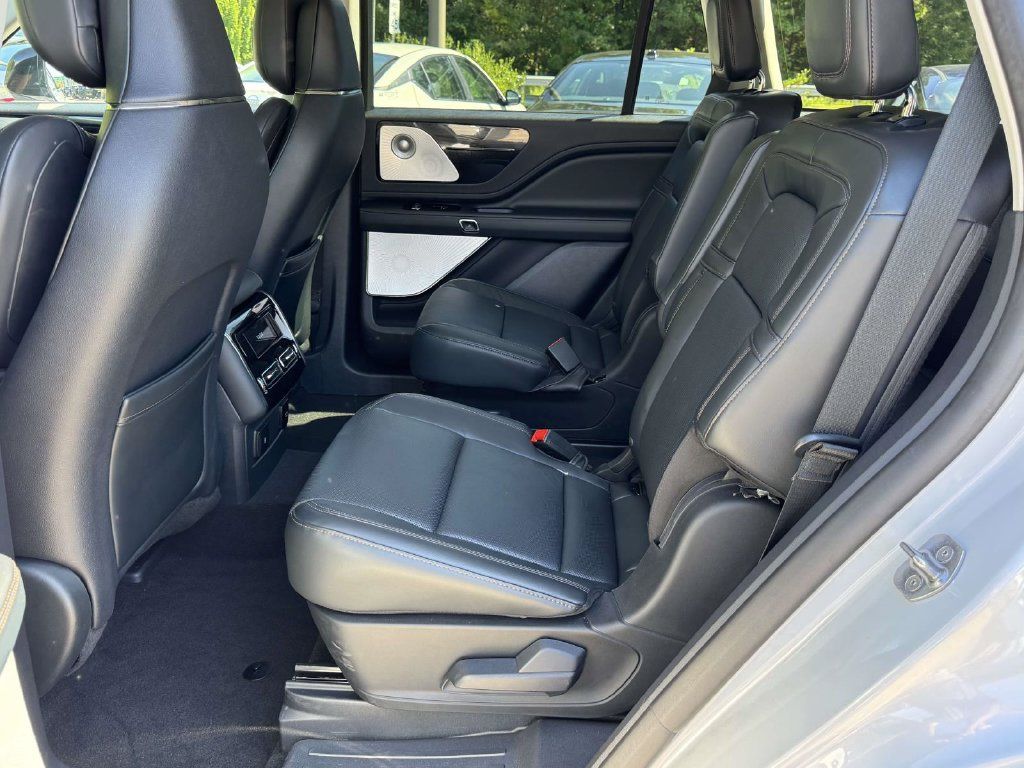 Used 2025 Lincoln Aviator Reserve w/ Luxury Package AWD/4WD image 17