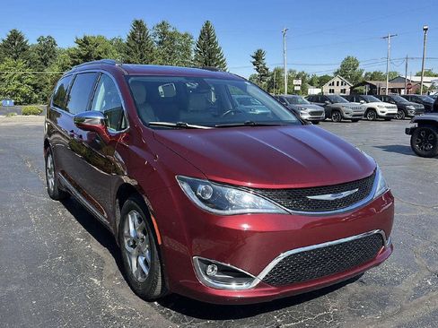 Used 2019 Chrysler Pacifica Limited FWD image 5