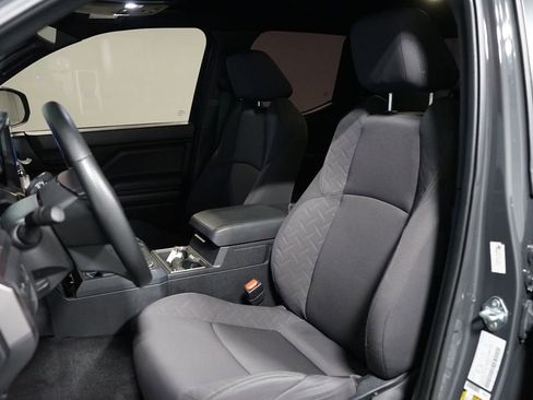 Certified 2025 Toyota Tacoma SR5 image 28