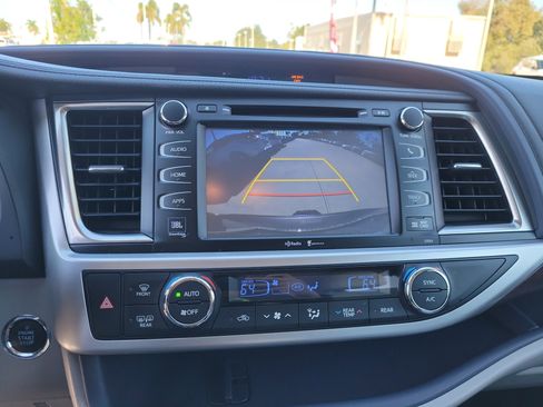 Used 2014 Toyota Highlander Limited image 24