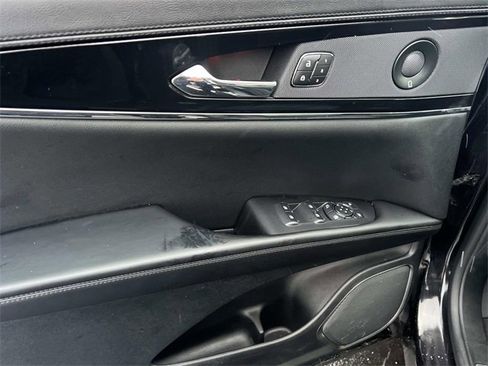 Used 2023 Lincoln Nautilus Reserve w/ Equipment Group 201A image 17