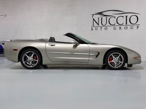Used 1999 Chevrolet Corvette Convertible w/ Performance Handling Pkg RWD image 13