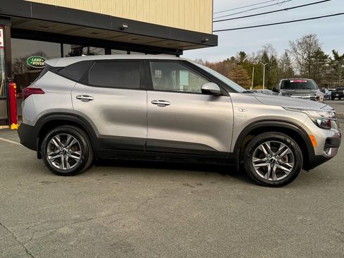 Used 2022 Kia Seltos LX image 3