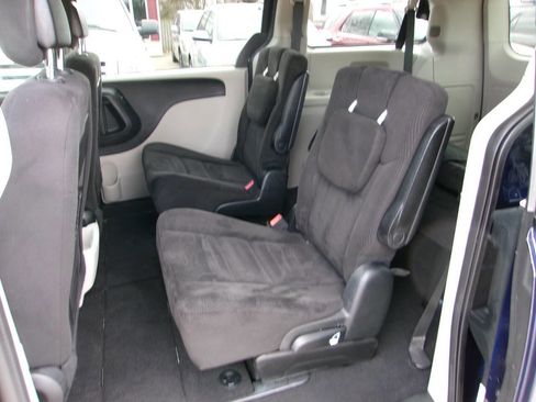 Used 2014 Dodge Grand Caravan SXT image 6