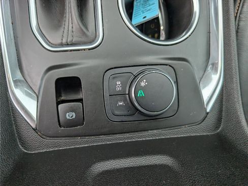 Used 2021 Chevrolet Traverse RS FWD image 18
