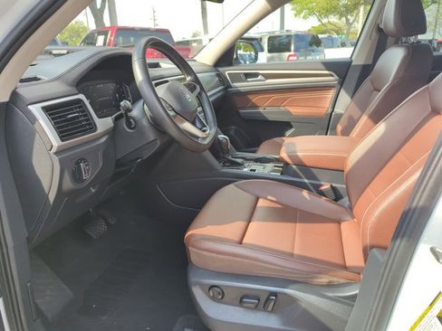 Used 2023 Volkswagen Atlas SE w/ Panoramic Sunroof Package image 12