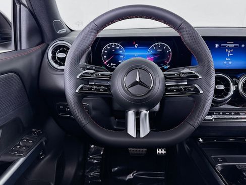 New 2026 Mercedes-Benz GLB 250 image 4