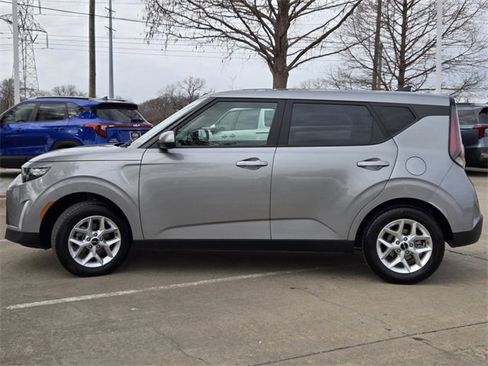 Certified 2025 Kia Soul LX w/ LX Technology Package image 3