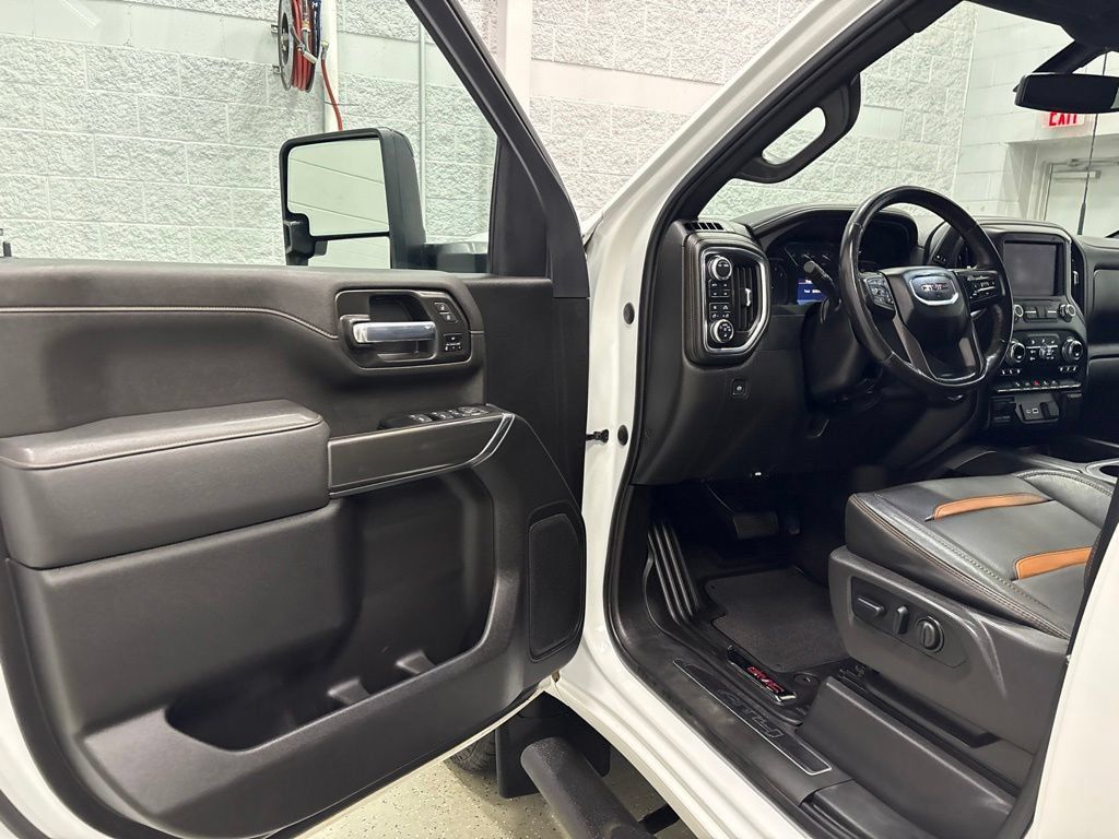 Used 2023 GMC Sierra 2500 AT4 w/ Snow Plow Prep/Camper Package AWD/4WD image 15