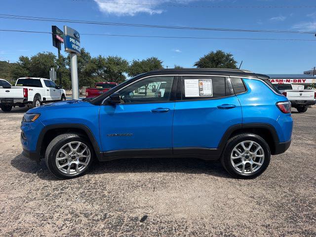 Used 2025 Jeep Compass Limited AWD/4WD image 4