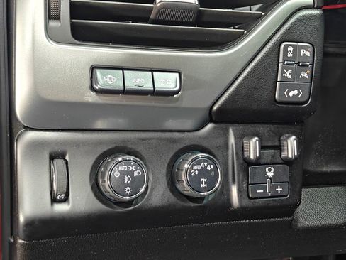 Used 2018 Chevrolet Tahoe Premier AWD/4WD image 9