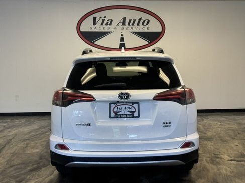 Used 2018 Toyota RAV4 XLE AWD/4WD image 10