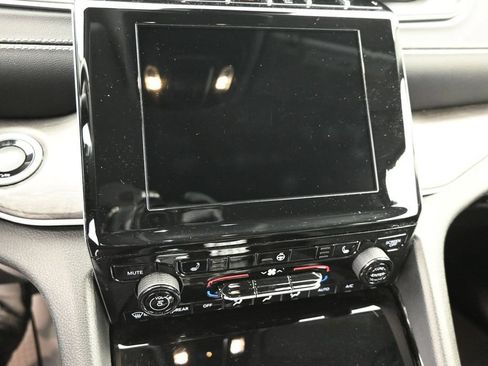 Used 2022 Jeep Grand Cherokee L Limited AWD/4WD image 13
