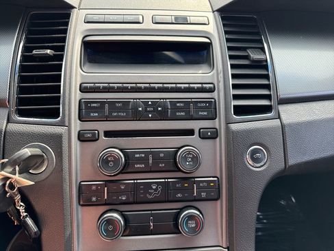 Used 2011 Ford Taurus SEL image 12