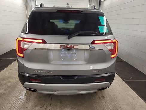 Used 2023 GMC Acadia SLT w/ Preferred Package image 4