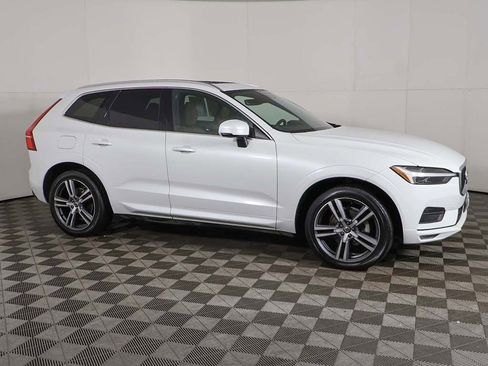 Used 2021 Volvo XC60 T5 Momentum w/ Premium Package image 12