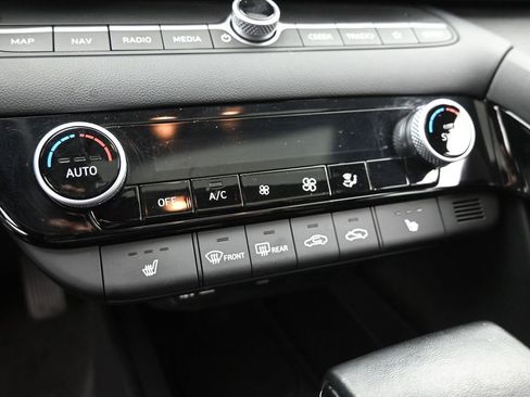 Used 2025 Hyundai Elantra SEL image 19