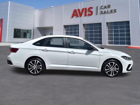 Used 2025 Volkswagen Jetta Sport FWD image 5
