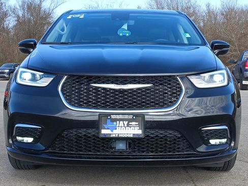 Used 2024 Chrysler Pacifica Touring-L image 32